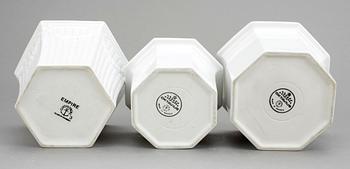 YTTERFODER, porslin, "Oktavius", 2 st, samt "EMPIRE", Karin Björquist, Gustavsberg.