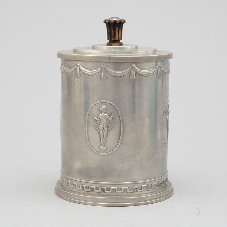 A lidded Swedish Grace pewter jar by Schreuder & Ohlsson, Stockholm, 1928.