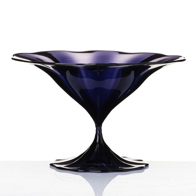 Simon Gate, a purple glass bowl 'Slottsglas', Orrefors Sweden 1920s.