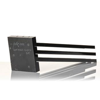 Lars-Erik Falk, "Svart modulskulptur B45".