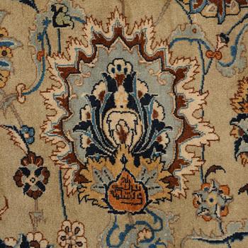 A carpet, Old Kashan, ca 421,4 x 322,5 cm.