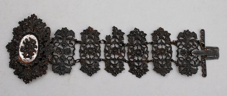 ARMBAND, järn, Berlin, 1800-talets första hälft.