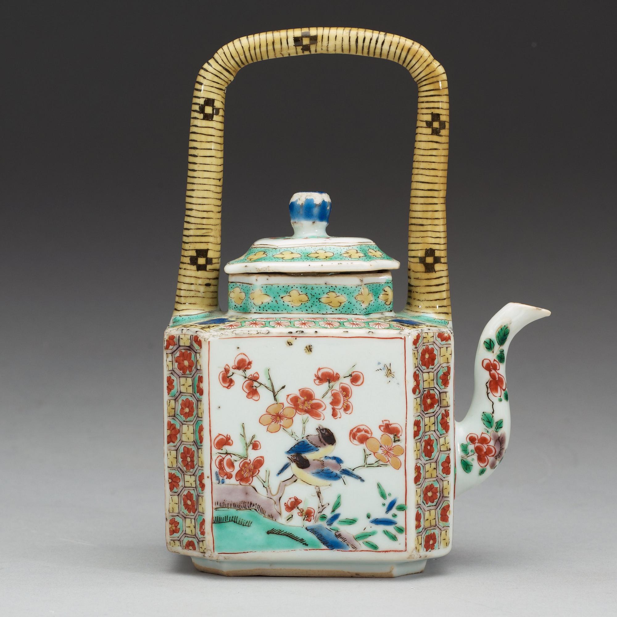 TEKANNA med LOCK, porslin. Qing dynastin, Kangxi (1662-1722).