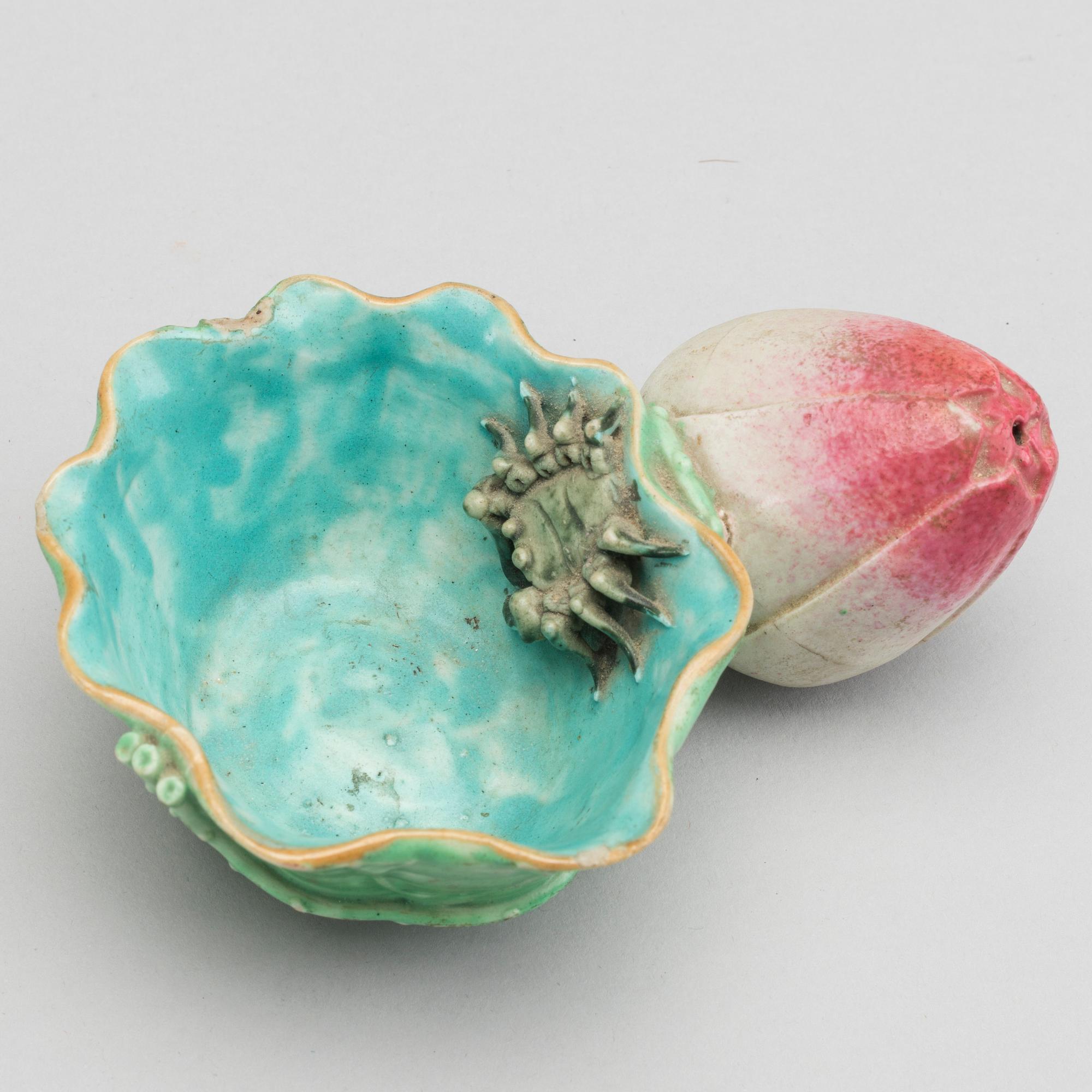PENSELBAD med VATTENDROPPARE, porslin. Qing dynastin, 1800-tal.