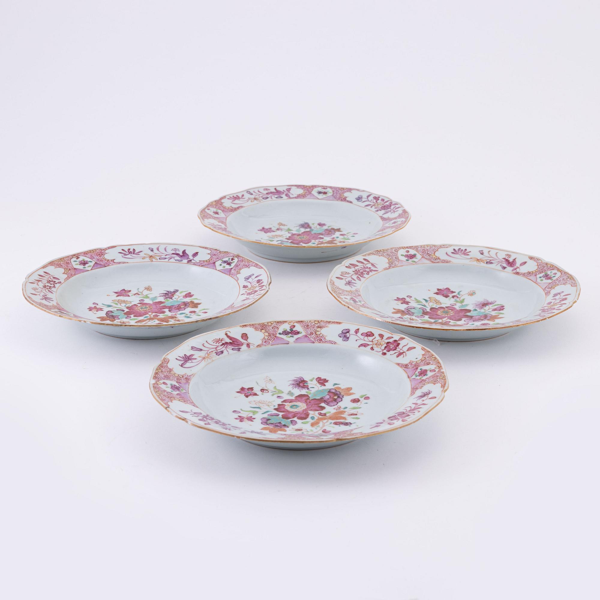 A set of four Chinese porcelain deep plates, Qing dynasty, Qianlong (1736-1795).