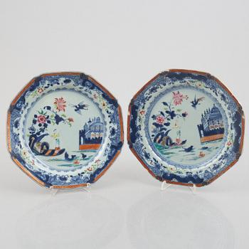 Five pieces of blue and white Chinese porcelain, Qing dynasty, 18th-19th century.