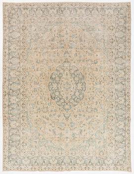 Vintage rug, approx. 380 x 288 cm.