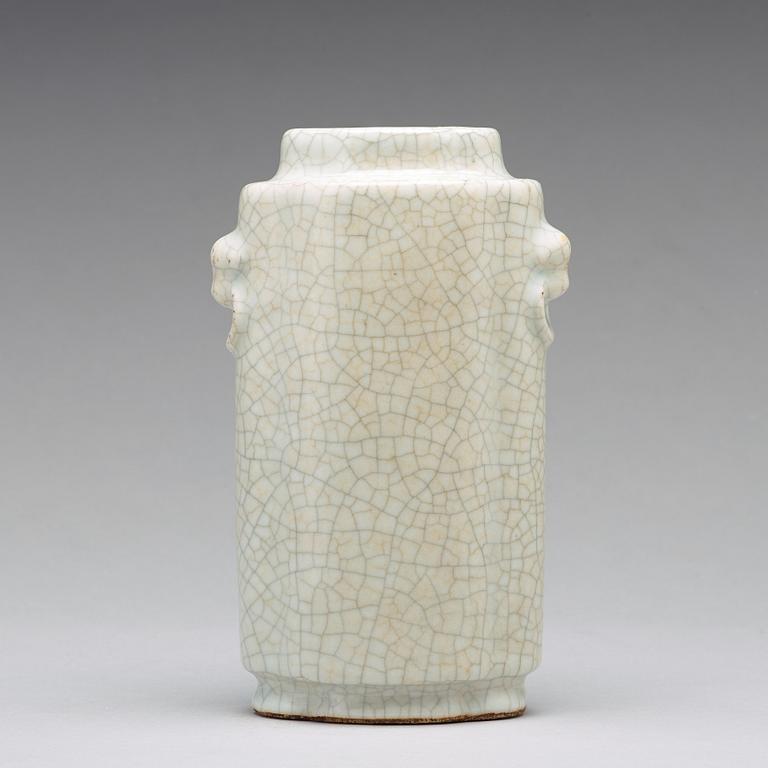 A ge glazed vase, Qing dynasty, 19th Century.