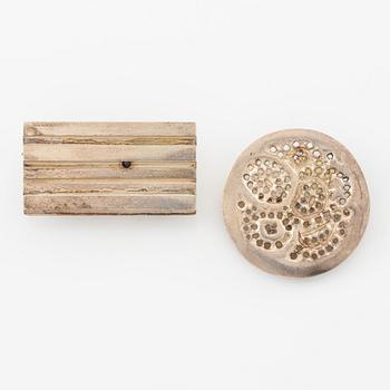 Lars Arby, two pairs of cufflinks, two brooches and three earrings, silver.