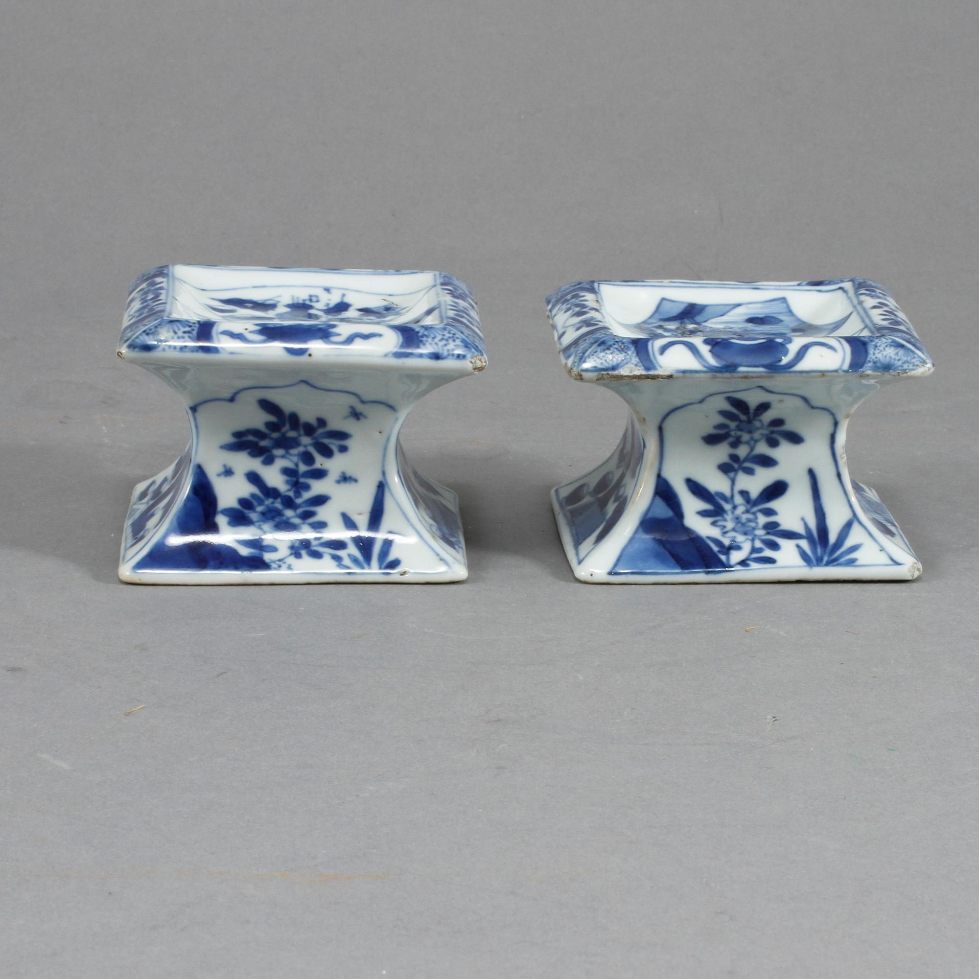 SALTKAR, ett par, porslin, Kina, 1700-tal.