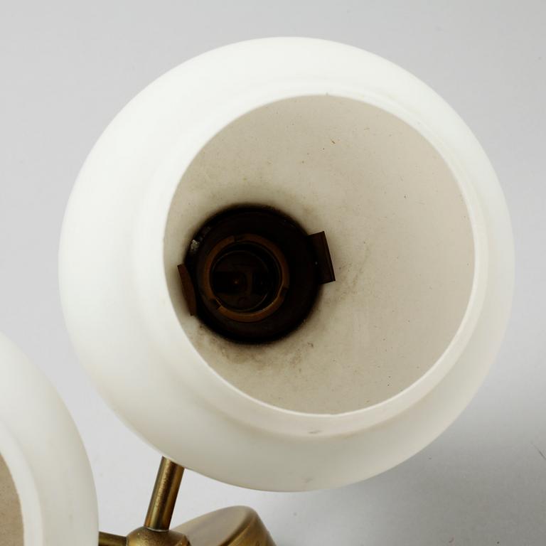 A pair of wall lamps, model 7214, probably designed by Arnulf Bjørshol for Høvik Verk, 1950/60s.