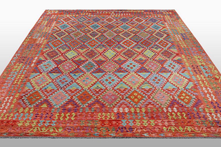 A carpet, Kilim, ca 401 x 310 cm.