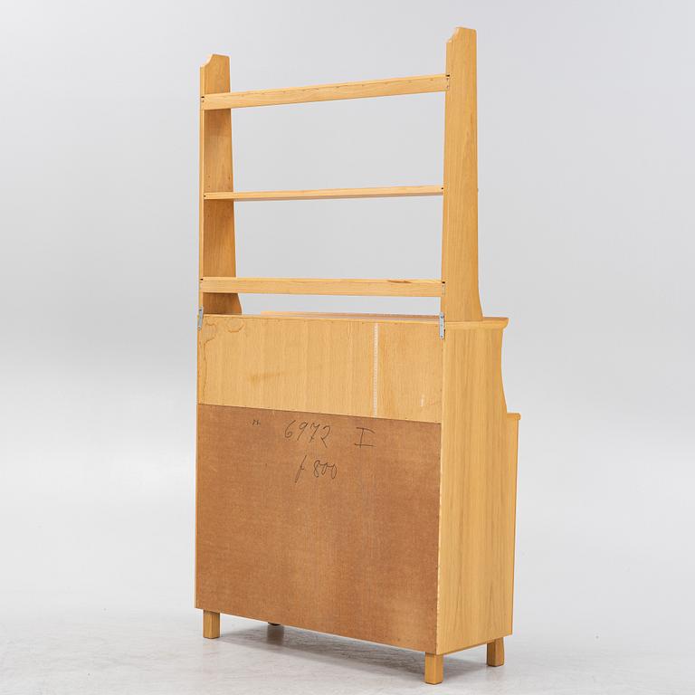 Carl Malmsten, a oak 'Visingsö' bookcase/cabinet, second half of the 20th Century.