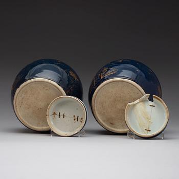 BOJANER, ett par, kompaniporslin. Qingdynastin Qianlong 1736-95.