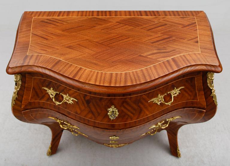 BYRÅ, rokokostil, 1900-talets första hälft.