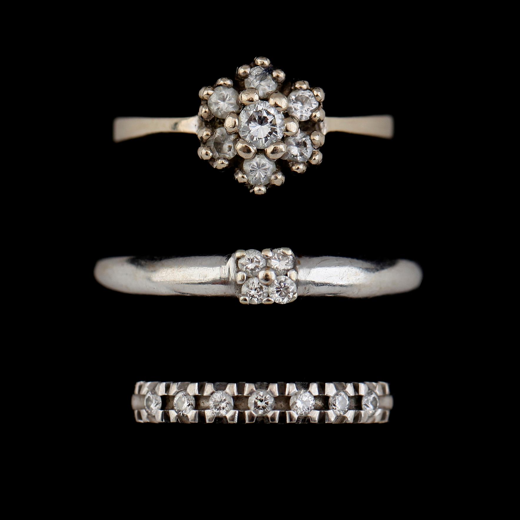RINGAR, 3 st, 18K vitguld, diamanter. Tot vikt ca 9 g.