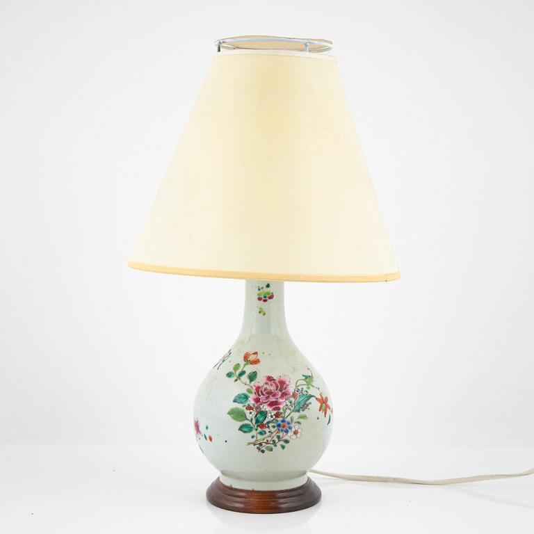 A famille rose export porcelain vase, turned into a table lamp, Qing dynasty, Qianlong (1736-95).