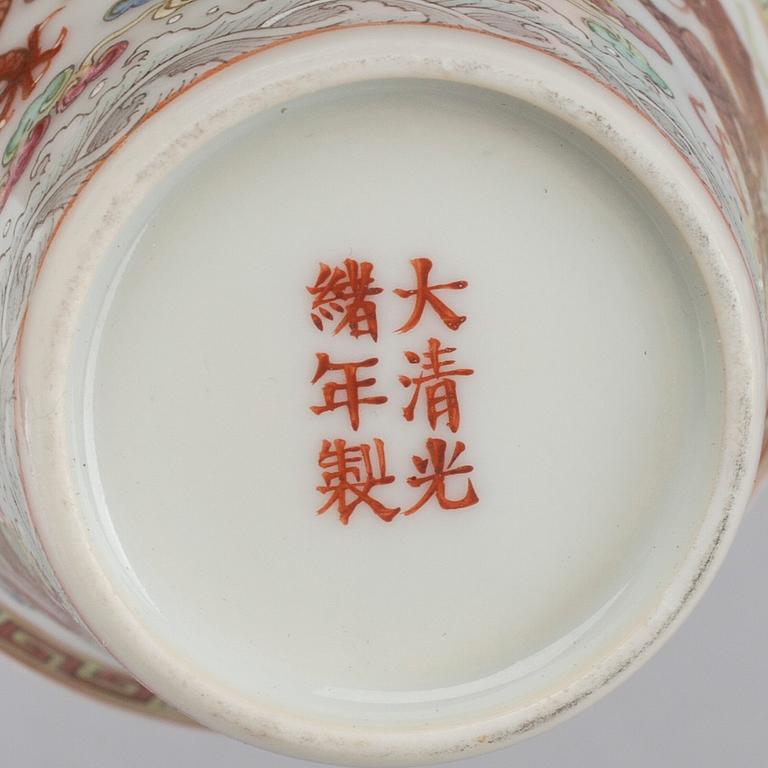 VINBÄGARE, 4 st, porslin, Qingdynasti, Guangxu (1874-1908) Kina.