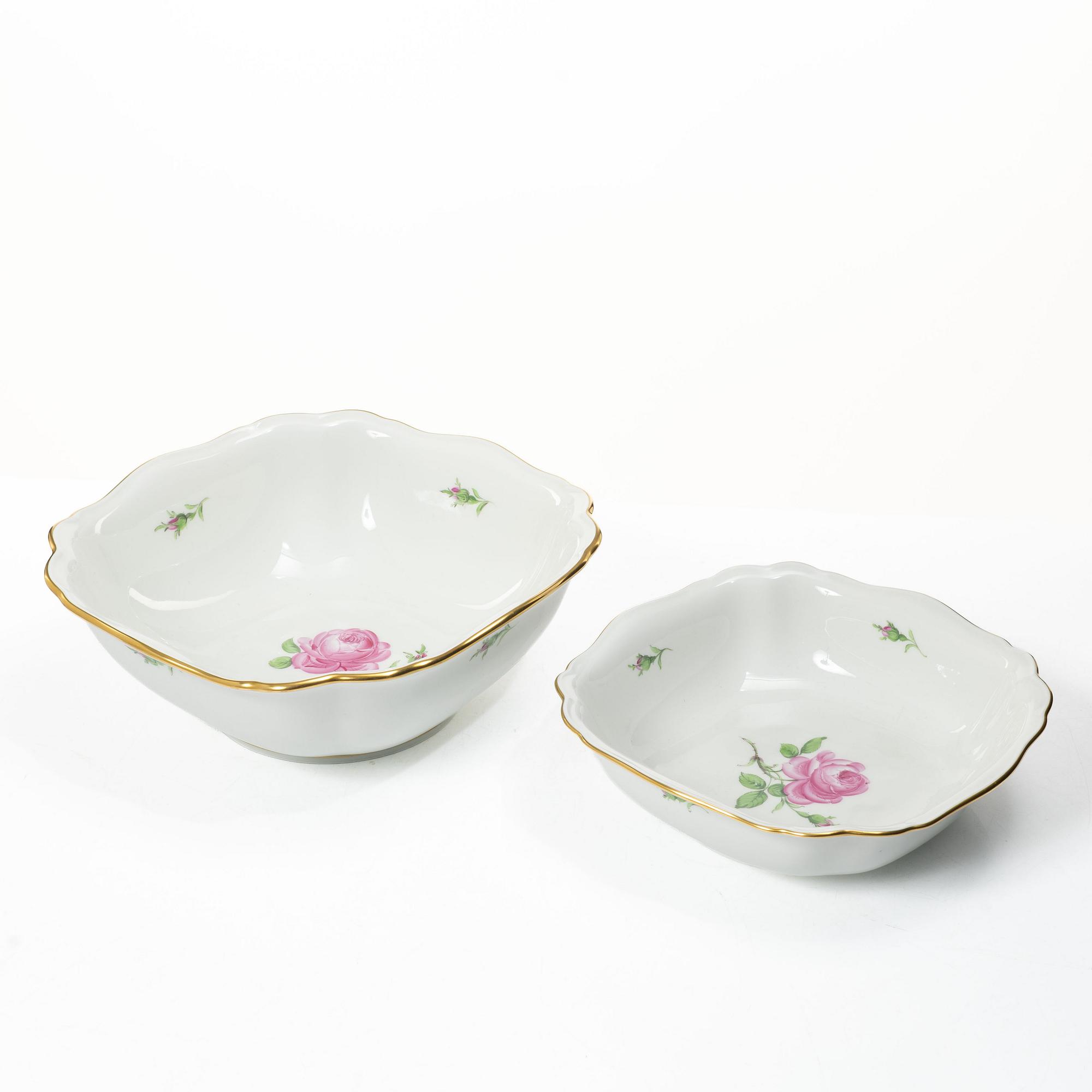Meissen, A 55 piece "Meissen Rose" (Rote rose/Meissener rose) porcelain dinner service, 20th century.