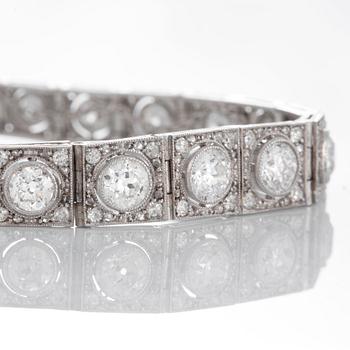 A platinum bracelet set with old-cut diamonds with a total weight of ca 4.75 cts.