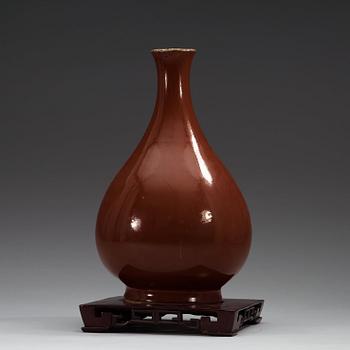 A brown glazed vase, Qing dynasty, Qianlong (1736-95).