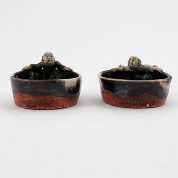 Skålar, ett par, "Sumida-ware" Japan, Meiji-period omkring år 1900.