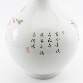 Vase porcelain, China 20th century.