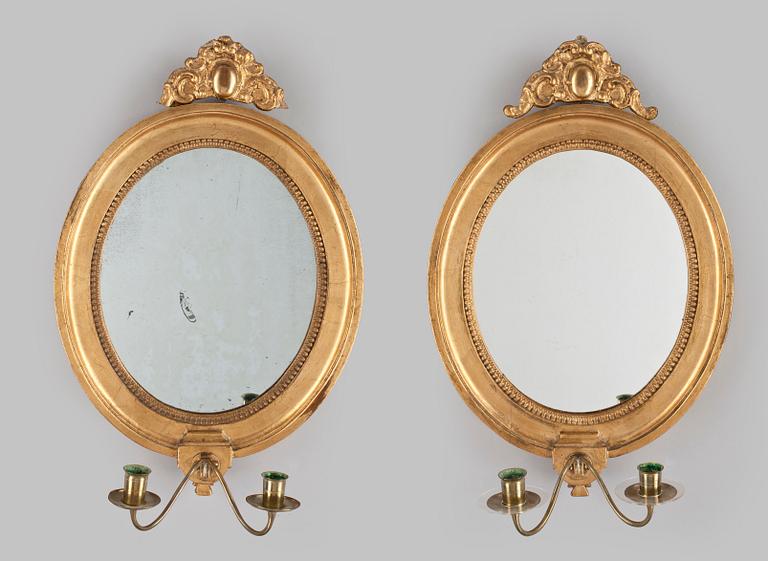 SPEGELLAMPETTER, ett par, gustavianska. Omkring år 1800.
