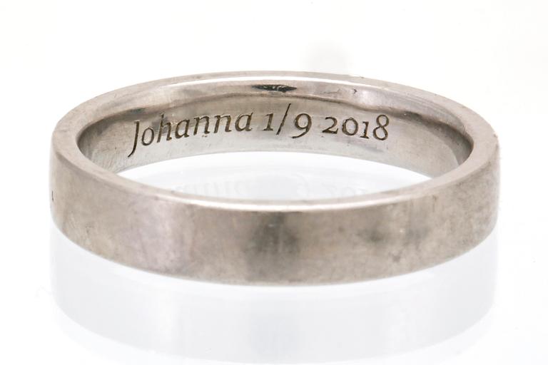Wedding band platinum, 8,8 g, size approx 58,5, width approx 3 mm, Butler Malmö.