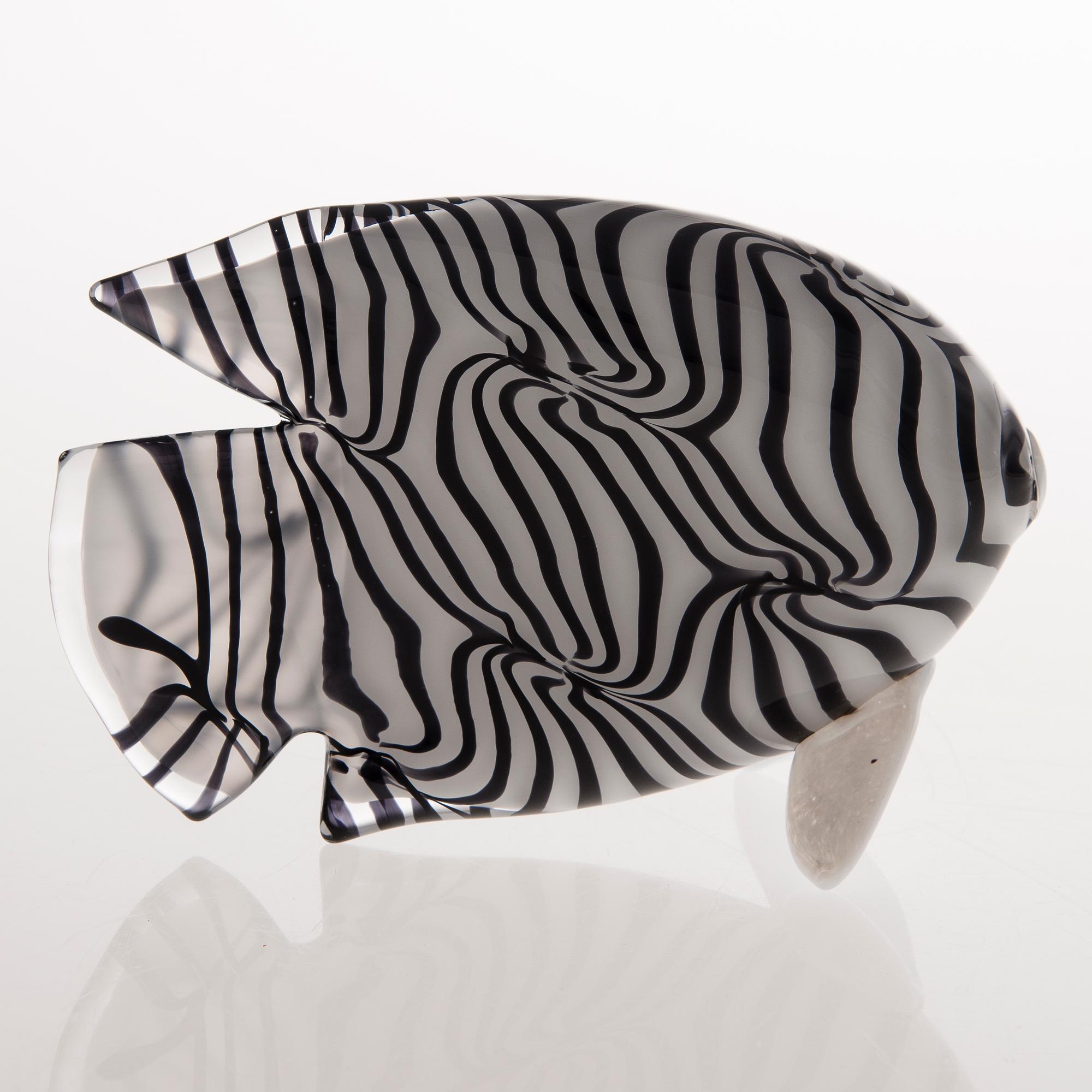 KERTTU NURMINEN, LASIVEISTOS, signeerattu K. Nurminen Nuutajärvi.