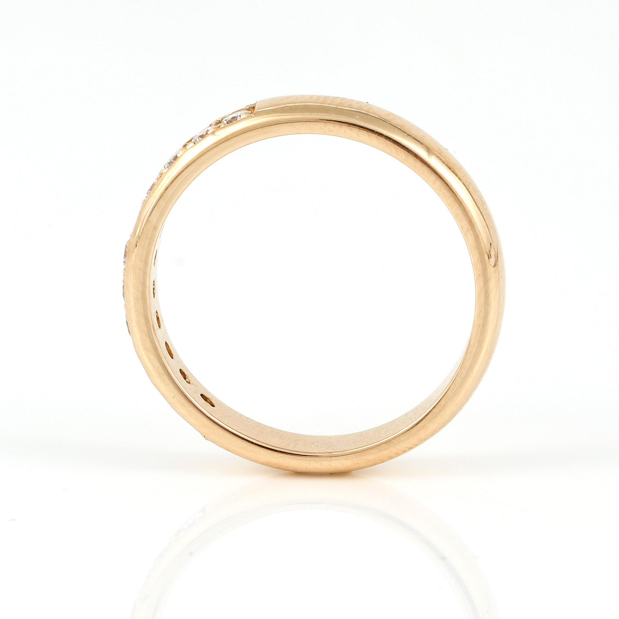 RING, 14K guld med briljantslipade diamanter tot ca 0,30 ct. Vikt 3,62 gram.