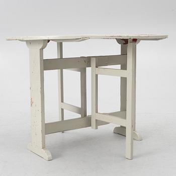 A drop-leaf table, 19th century.
