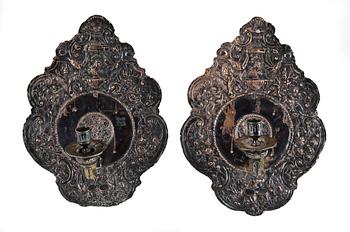 LJUSPLÅTAR, ett par, koppar, troligen barock och 1700-tal.