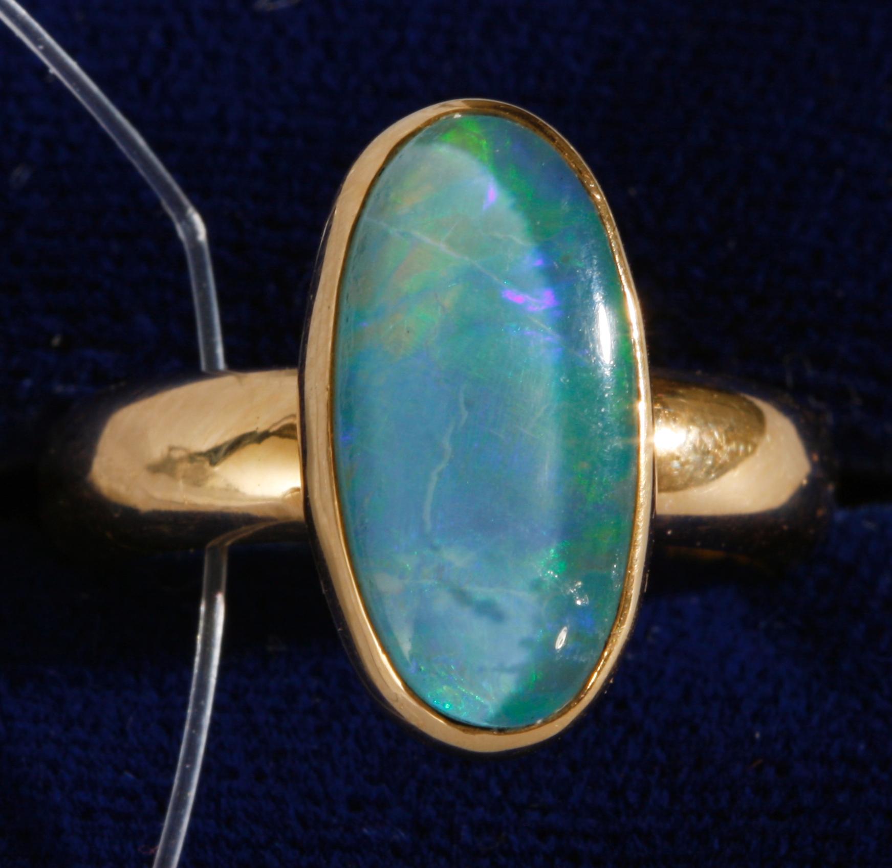 RING, 18k guld med opal. WA Bolin.