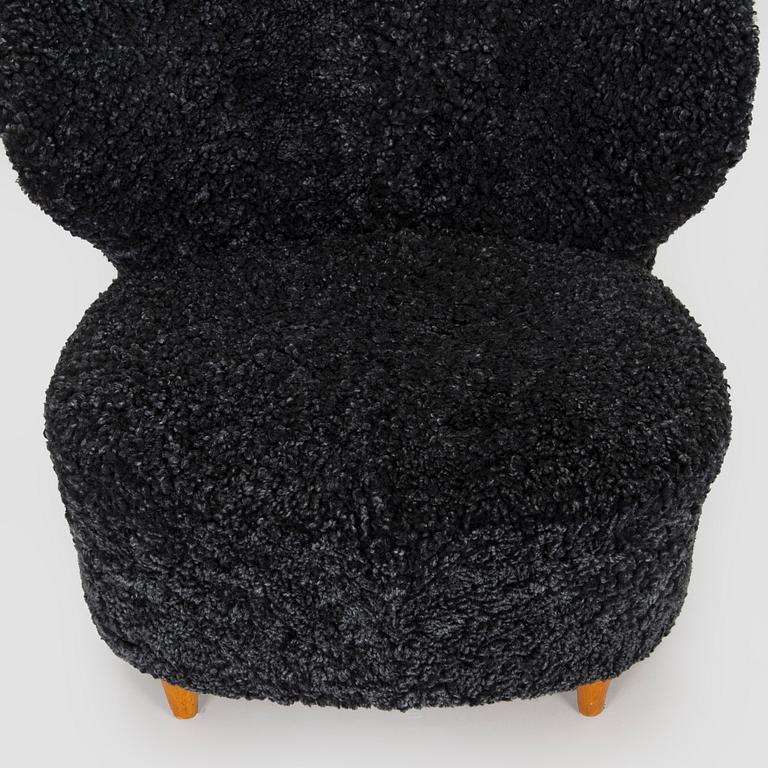 A mid-20th century armchair.