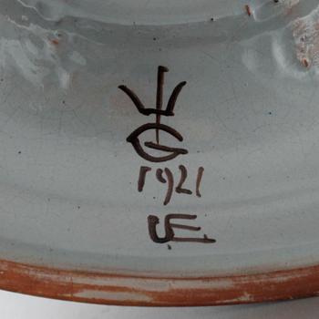 A unique earthenware soup terrine by GABRIEL BURMEISTER for Upsala Ekeby, dated 1921.