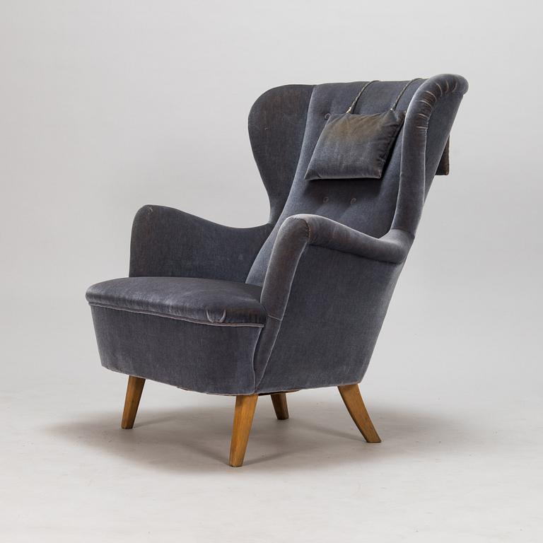 A 1950's armchair.