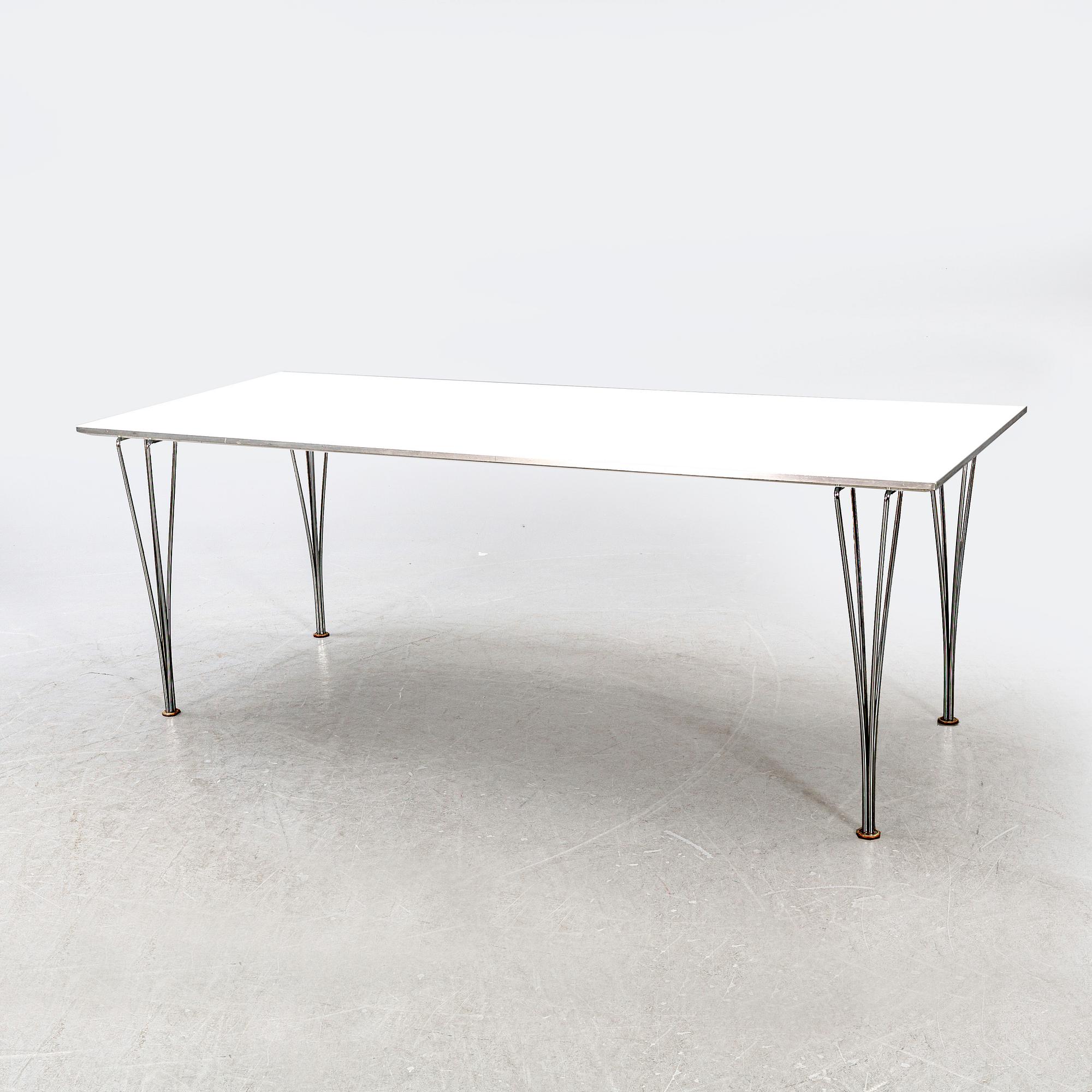 Bruno Mathsson & Piet Hein, bord för Fritz Hansen, 1986.