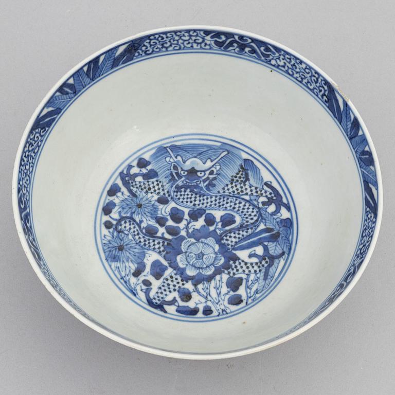 A Chinese blue and white porcelain bowl, late 19th century.