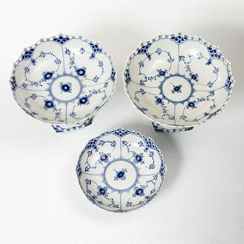 Royal Copenhagen, mockaservis, porslin, 31 delar, "Musselmalet", mestadels helblond.