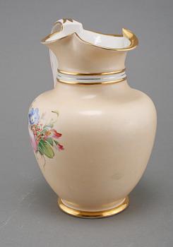 VATTENKANNA MED LOCK, porslin, Bing & Gröndahl, Danmark, omkring sekelskiftet 1800/1900.
