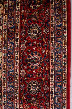 A carpet, semi-antique Kashan, ca 422 x 321 cm.