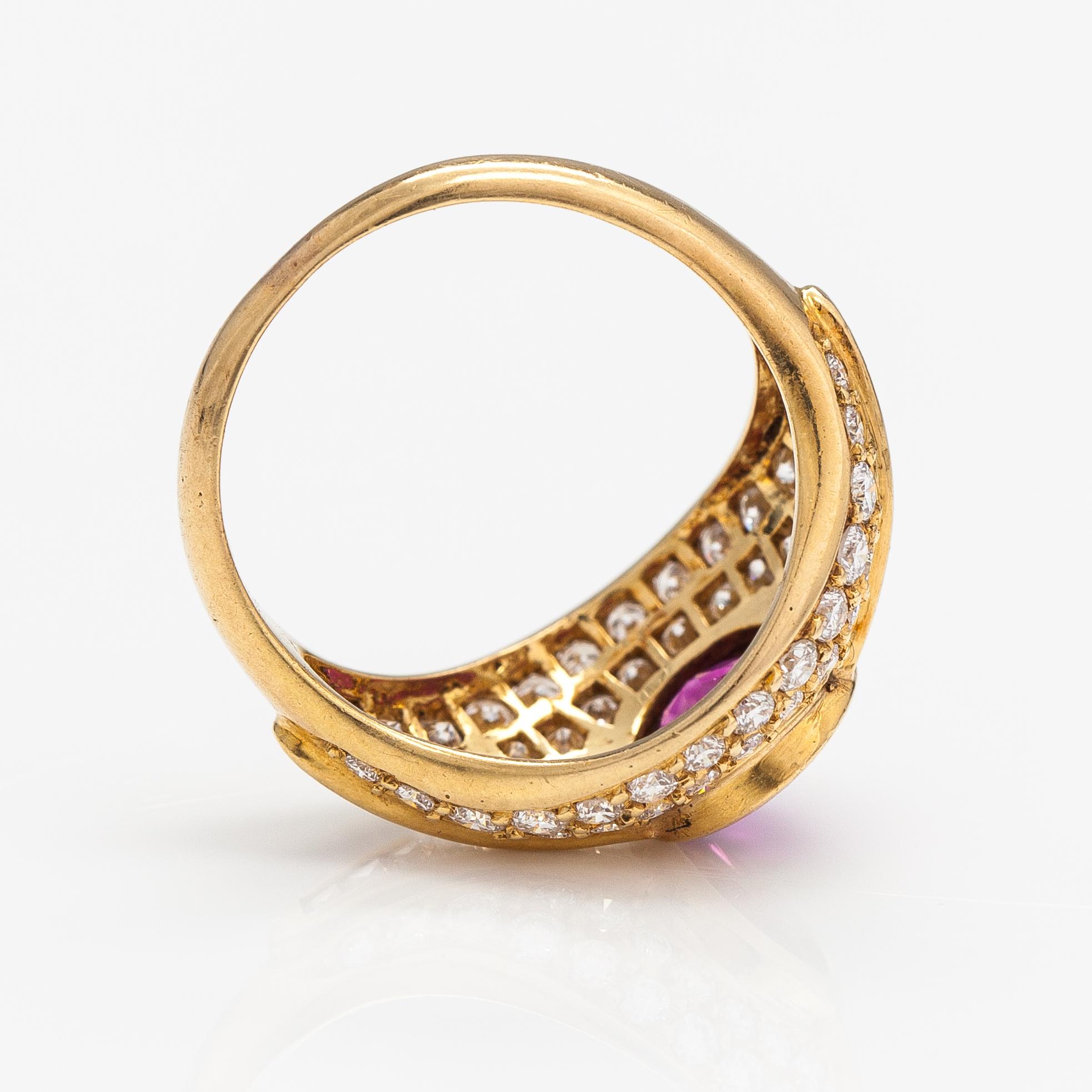 An 18K gold ring with baguette and brilliant cut diamonds and a ruby.
