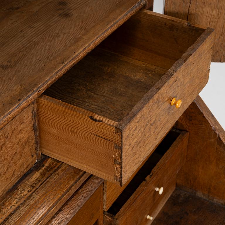 Writing cabinet, 18th century.