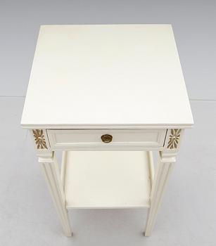 SÄNGBORD, gustaviansk stil, 1900-talets första hälft.