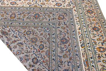 A Keshan carpet, c. 341 x 247 cm.