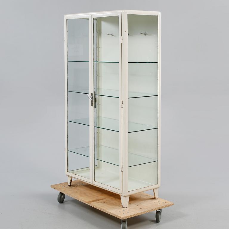 LÄKARSKÅP, 1900-talets andra hälft.