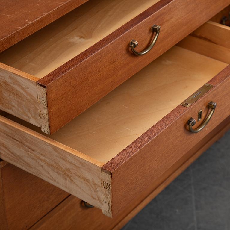 Josef Frank, a set of three mahogany bookcases, model 2112, Firma Svenskt Tenn.