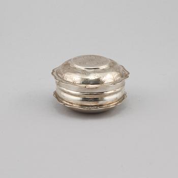 KYRKDOSA, silver, Johan Gustaf Enberg, Vänersborg, 1863, vikt 30 g.