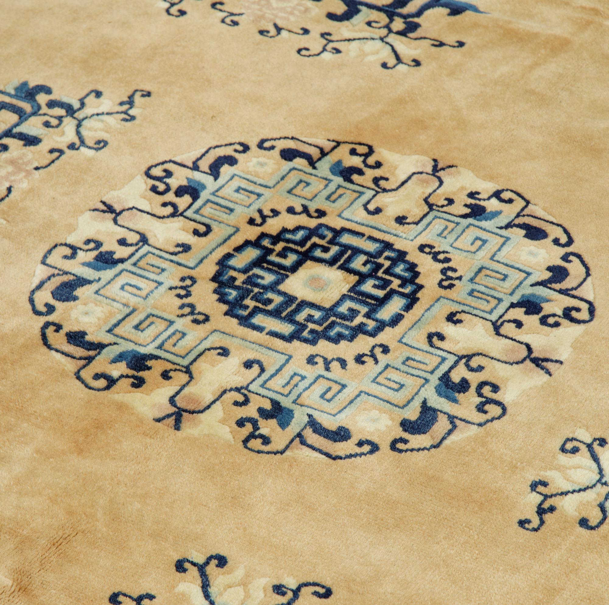 A carpet, semi-antique/Old China, ca 302 x 196 cm.